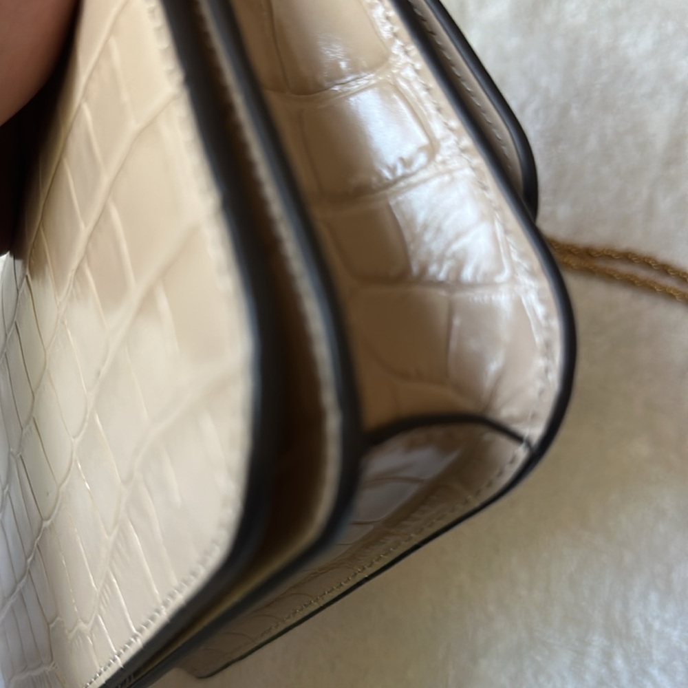Tory Burch Beige Croc-Embossed Crossbody Bag with Gold Chain - Picture 3 of 15